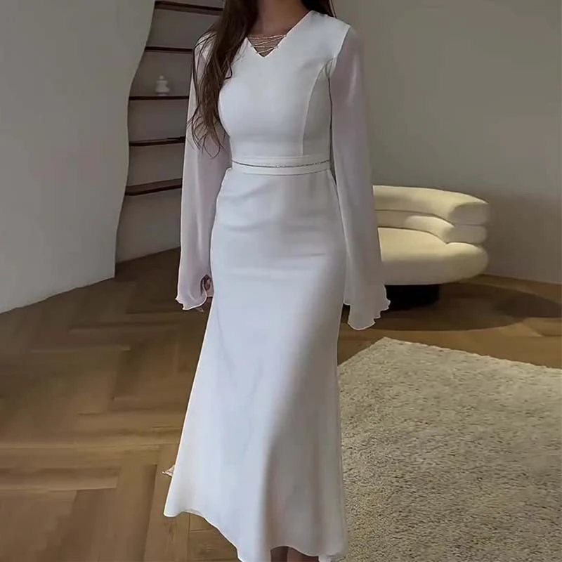 Elegant white dress for women with bell sleeves - Image 5