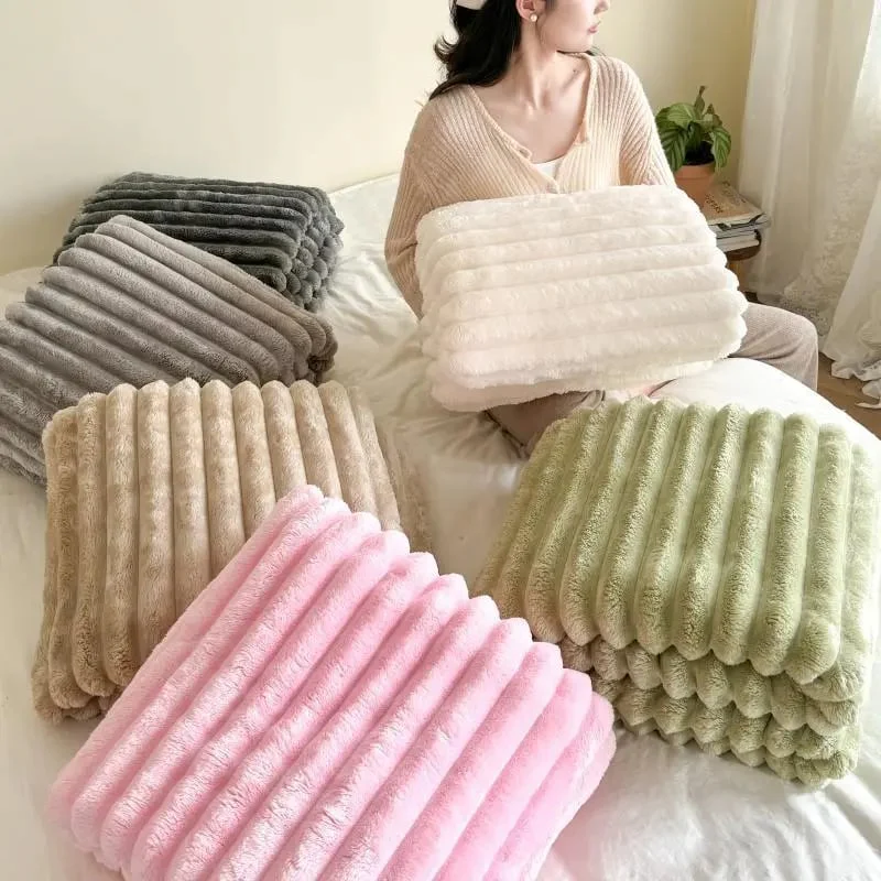 🛏️Thickened Rabbit Plush Velvet Cover Blanket🍂Wrap up in Ultimate Comfort