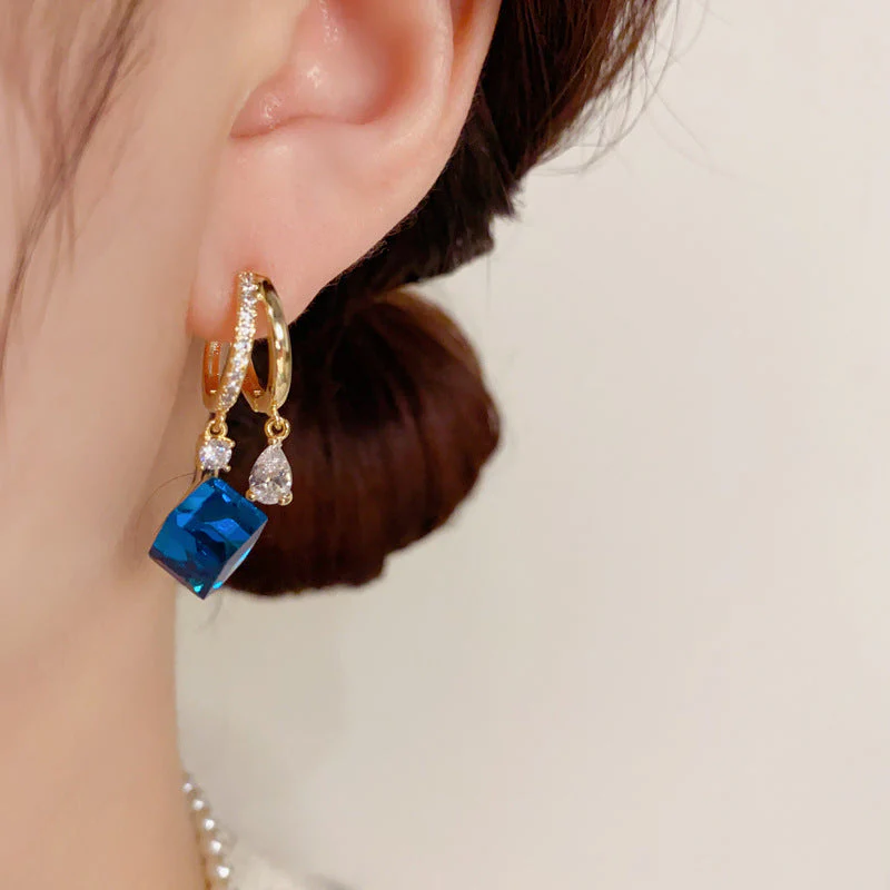 🔮Blue Artificial Crystal Earrings✨ - Image 3