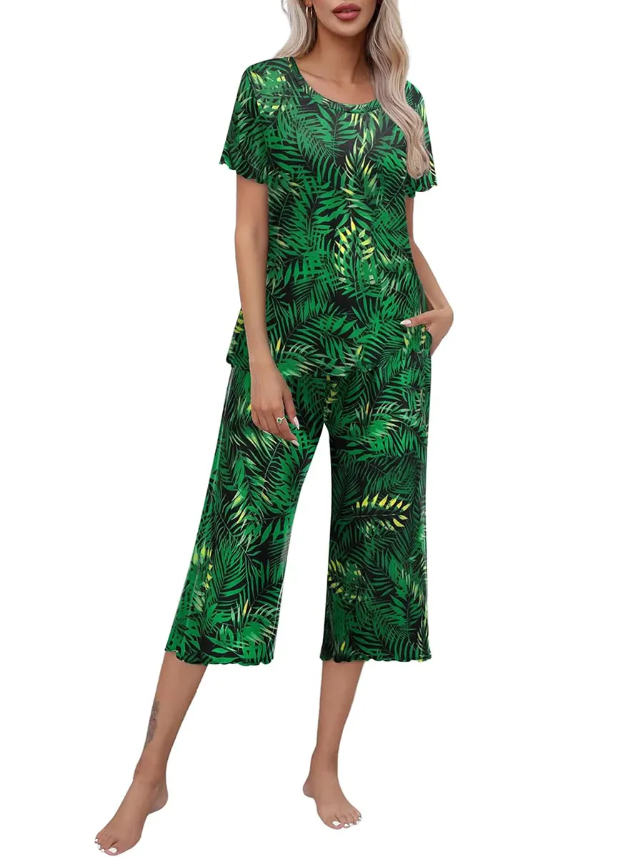 HOT SALE WOMEN'S PRINTED SHORT SLEEVE TOP WITH CAPRI PANTS LOUNGE & SLEEPWEAR SET - Image 9