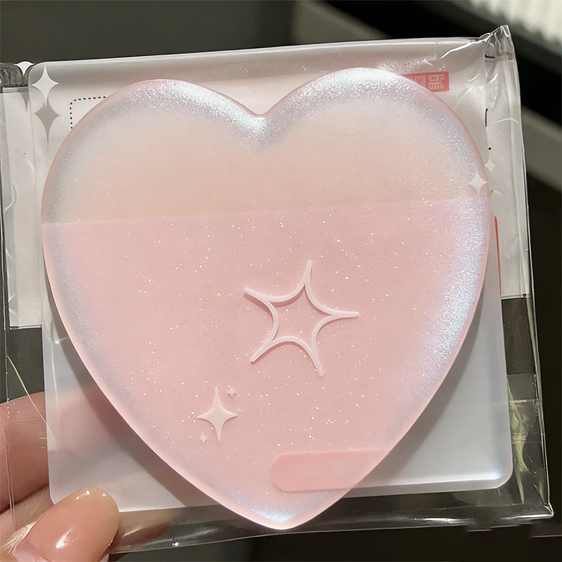 Transparent pearlescent sticky notes in the shape of a heart - Image 7