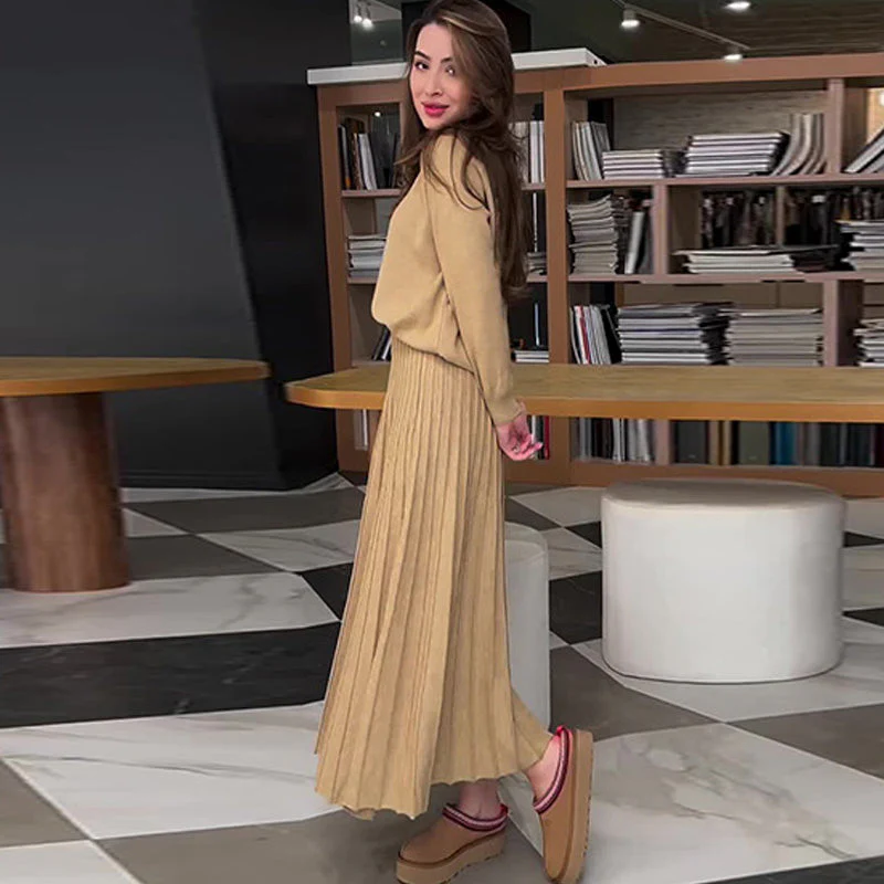 💞Winter Wardrobe Essentials 62%OFF 💞Women's Round-Neck Top ＆ Pleated Skirt 2-Piece Set - Image 3